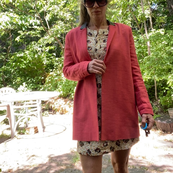 Maje Red Linen with Leather Collar
Blazer 40/L - Picture 12 of 13